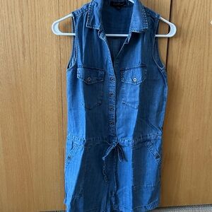 Velvet Heart denim romper 100% tencel, size XS. Very cute, excellent condition